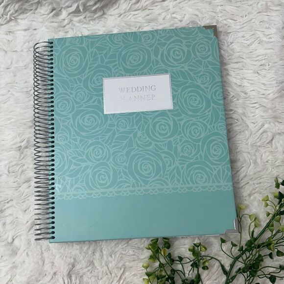 Wedding Planner 9x11 Hardcover Organizer for the Bride to Be NEW - Picture 2 of 10